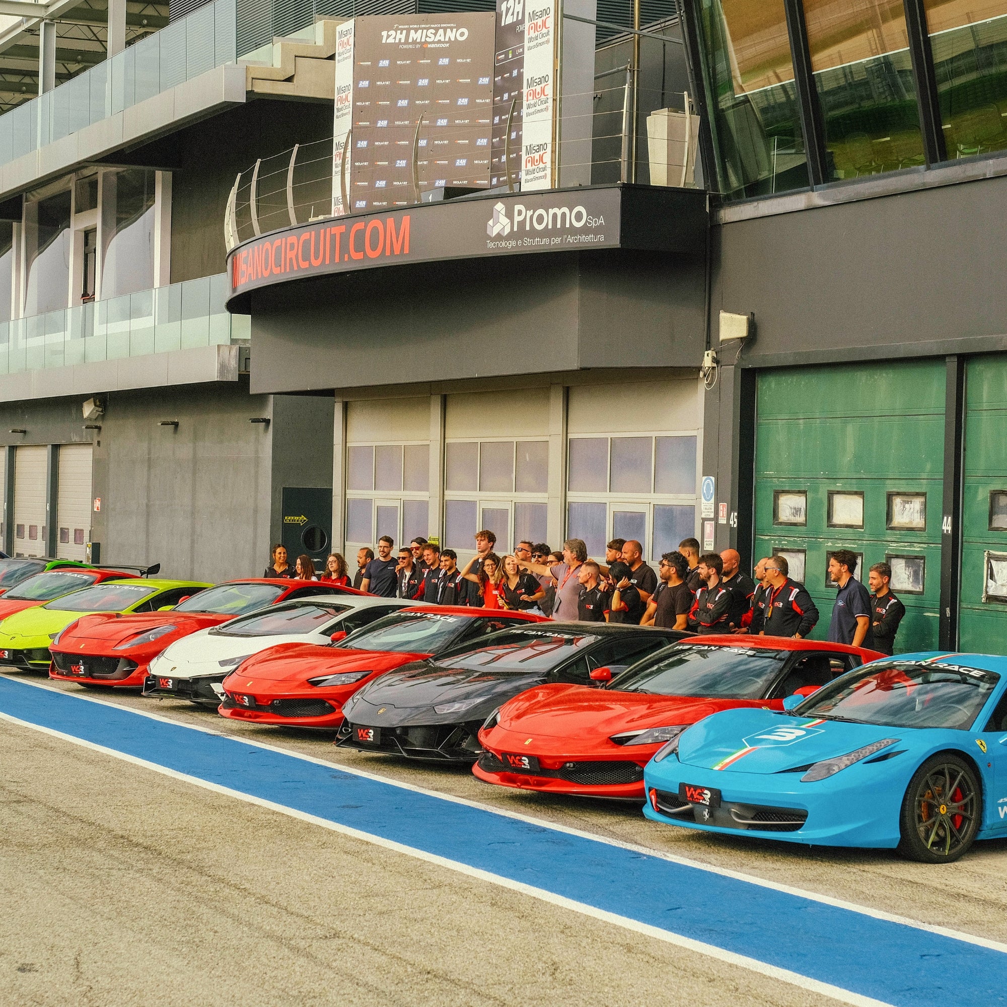 Single VIP in Pista per un Giorno — Vivi l’emozione della guida sportiva